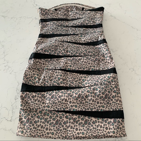 Nikibiki strapless dress. - Picture 3 of 7